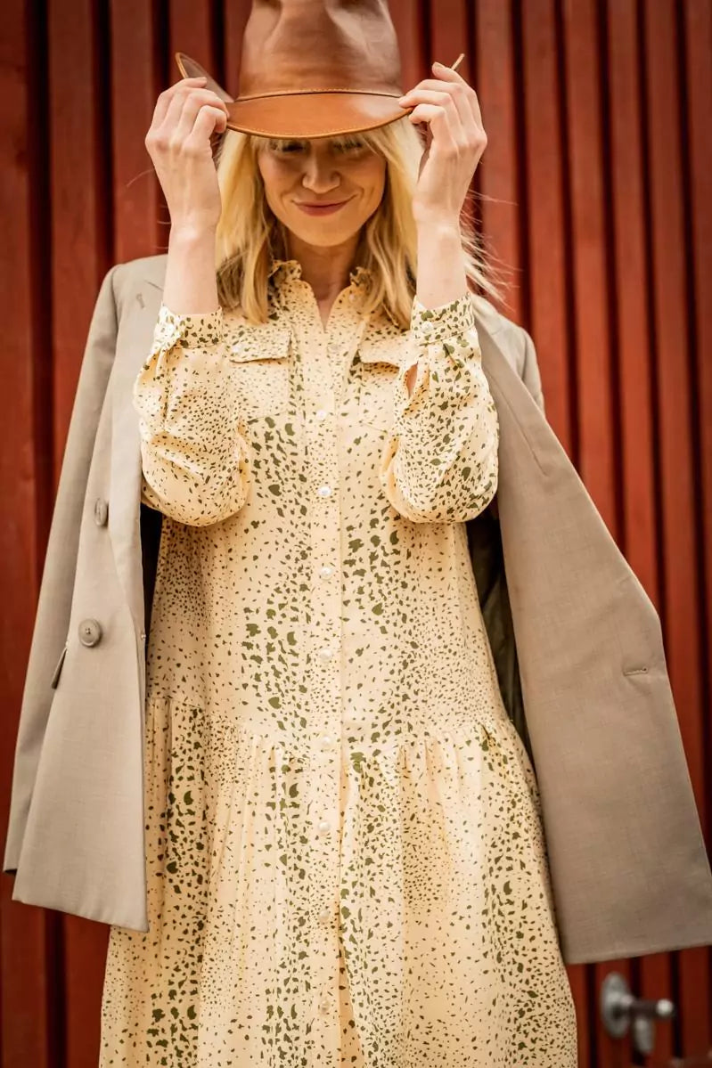 Shirt dresses: a timeless summer classic Fibre Mood Shirt dresses: a timeless summer classic Fibre Mood