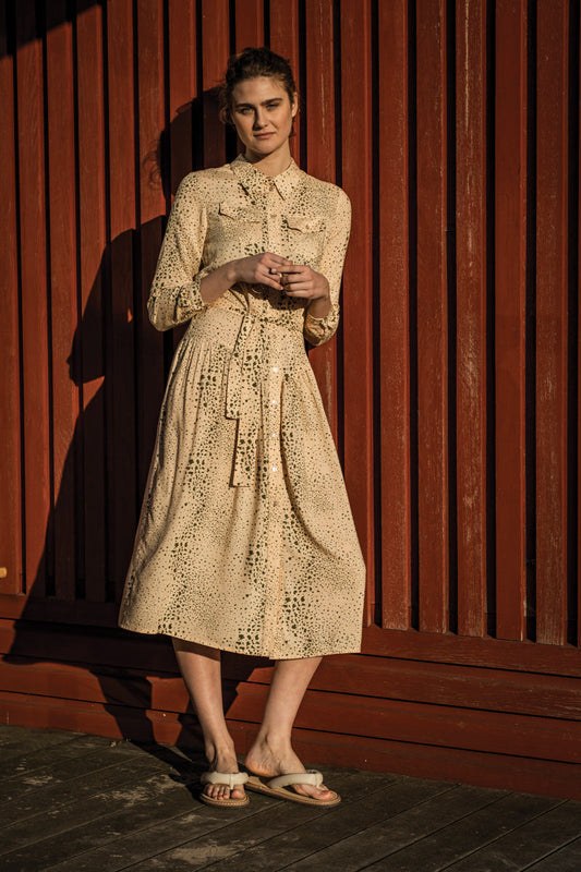 Learn to sew a collar with stand