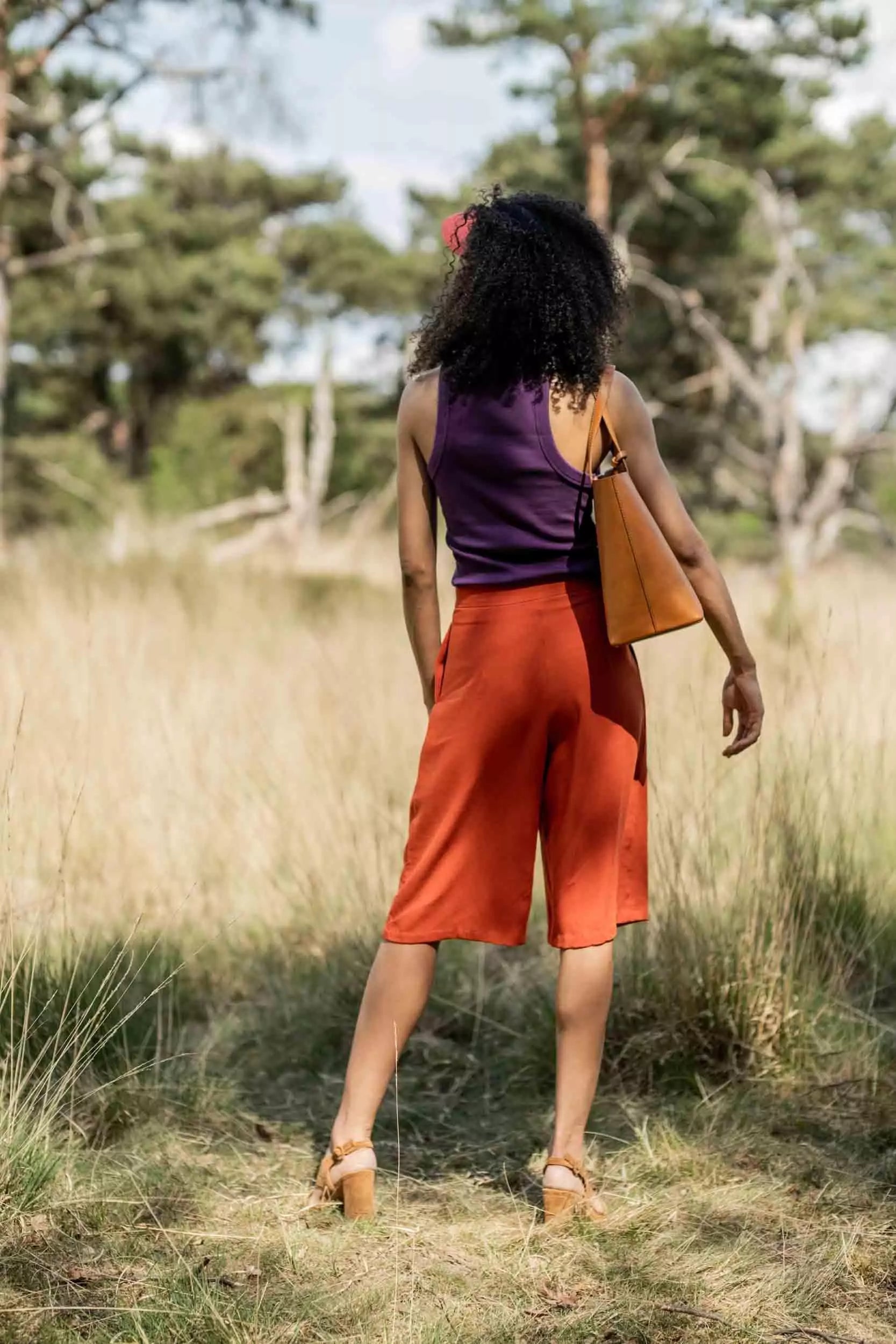 Find out how to transform trousers into shorts!